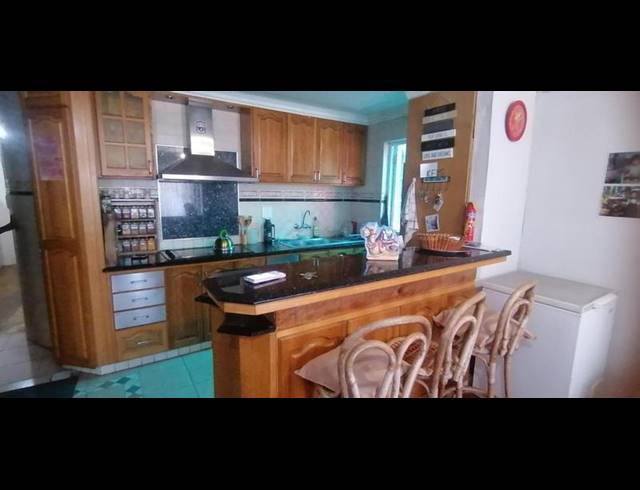 5 BEDROOM HOUSE FOR SALE IN ROCKLANDS